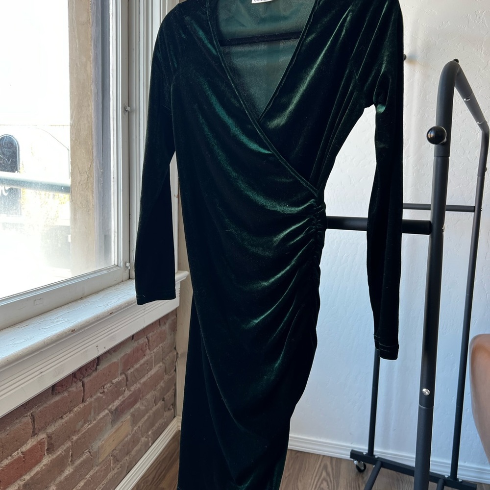 Elegant Green Velvet Wrap Dress